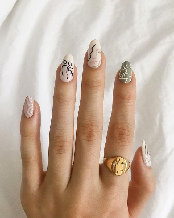 A tendência de nail art que já está nas unhas das influencers: unhas abstratas